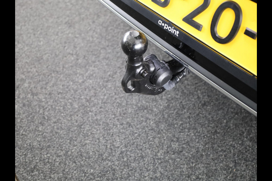 Volkswagen Golf 1.5 eHybrid Style Edition 204PK | Panoramadak | Wegklapbare trekhaak | Sportonderstel | Led matrix | Stoelverwarming | 18 Inch