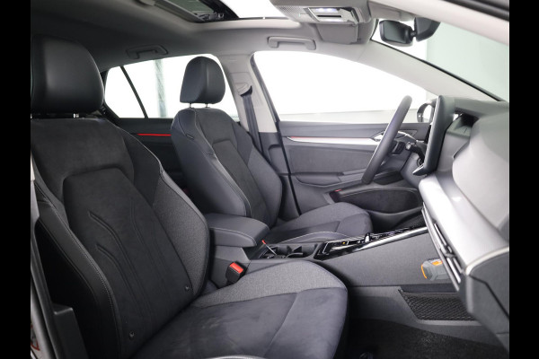 Volkswagen Golf 1.5 eHybrid Style Edition 204PK | Panoramadak | Wegklapbare trekhaak | Sportonderstel | Led matrix | Stoelverwarming | 18 Inch