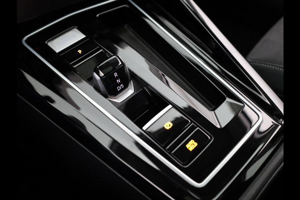 Volkswagen Golf 1.5 eHybrid Style Edition 204PK | Panoramadak | Wegklapbare trekhaak | Sportonderstel | Led matrix | Stoelverwarming | 18 Inch