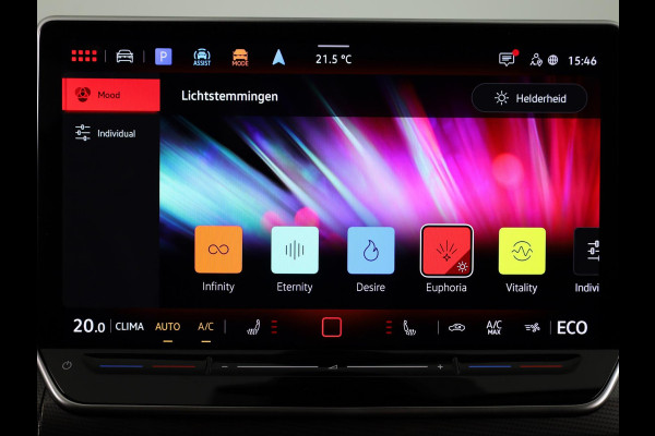 Volkswagen Golf 1.5 eHybrid Style Edition 204PK | Panoramadak | Wegklapbare trekhaak | Sportonderstel | Led matrix | Stoelverwarming | 18 Inch