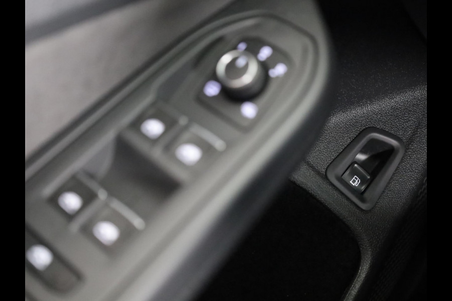 Volkswagen Golf 1.5 eHybrid Style Edition 204PK | Panoramadak | Wegklapbare trekhaak | Sportonderstel | Led matrix | Stoelverwarming | 18 Inch