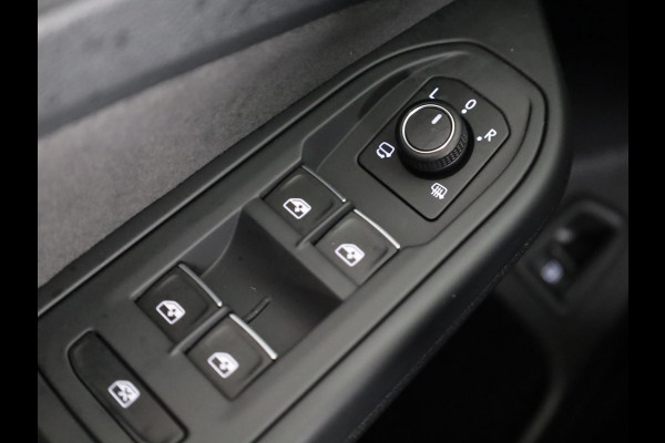 Volkswagen Golf 1.5 eHybrid Style Edition 204PK | Panoramadak | Wegklapbare trekhaak | Sportonderstel | Led matrix | Stoelverwarming | 18 Inch