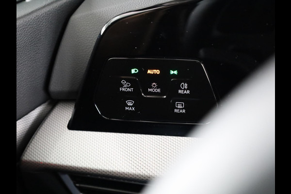 Volkswagen Golf 1.5 eHybrid Style Edition 204PK | Panoramadak | Wegklapbare trekhaak | Sportonderstel | Led matrix | Stoelverwarming | 18 Inch