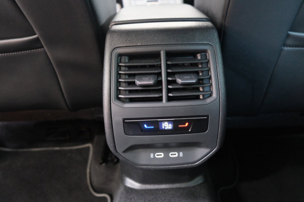 Seat Leon Sportstourer 1.5 eTSI FR Business Intense Automaat - N.A.P. Airco, Cruise, Virtual Display, Camera, PDC.