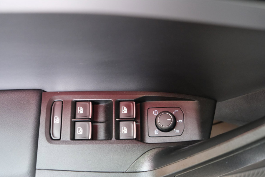 Seat Leon Sportstourer 1.5 eTSI FR Business Intense Automaat - N.A.P. Airco, Cruise, Virtual Display, Camera, PDC.