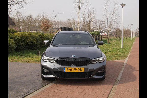 BMW 3 Serie Touring 318i Business Edition | M-pakket | Sfeerverlichting | Automaat | Apple Carplay | NL-Auto |
