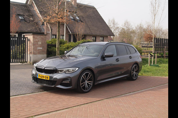 BMW 3 Serie Touring 318i Business Edition | M-pakket | Sfeerverlichting | Automaat | Apple Carplay | NL-Auto |