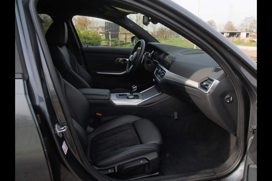BMW 3 Serie Touring 318i Business Edition | M-pakket | Sfeerverlichting | Automaat | Apple Carplay | NL-Auto |