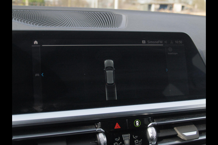 BMW 3 Serie Touring 318i Business Edition | M-pakket | Sfeerverlichting | Automaat | Apple Carplay | NL-Auto |