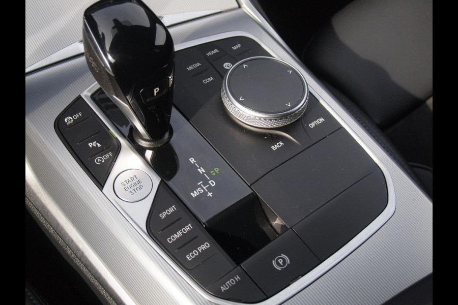 BMW 3 Serie Touring 318i Business Edition | M-pakket | Sfeerverlichting | Automaat | Apple Carplay | NL-Auto |