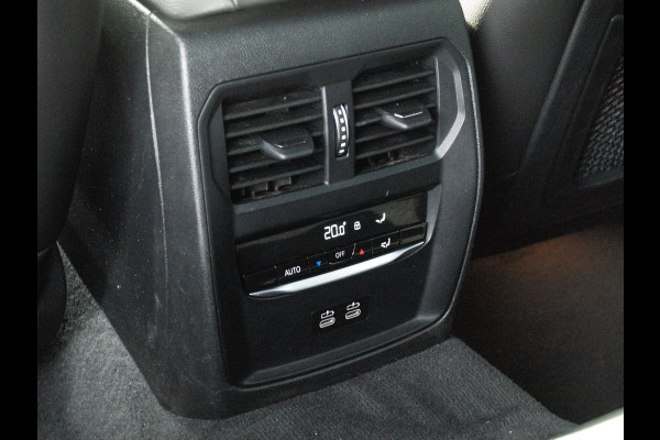 BMW 3 Serie Touring 318i Business Edition | M-pakket | Sfeerverlichting | Automaat | Apple Carplay | NL-Auto |