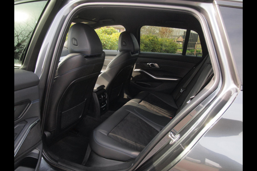 BMW 3 Serie Touring 318i Business Edition | M-pakket | Sfeerverlichting | Automaat | Apple Carplay | NL-Auto |