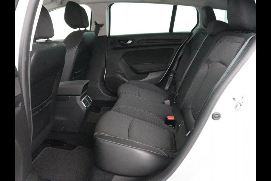 Renault Mégane 1.2 TCe Limited | Trekhaak | Carplay | Navigatie | Keyless | Climate control | DAB | Parkeerhulp | Cruise control | Bluetooth | Getint glas