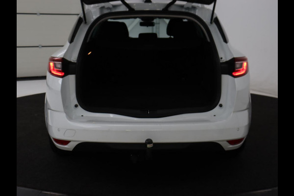Renault Mégane 1.2 TCe Limited | Trekhaak | Carplay | Navigatie | Keyless | Climate control | DAB | Parkeerhulp | Cruise control | Bluetooth | Getint glas