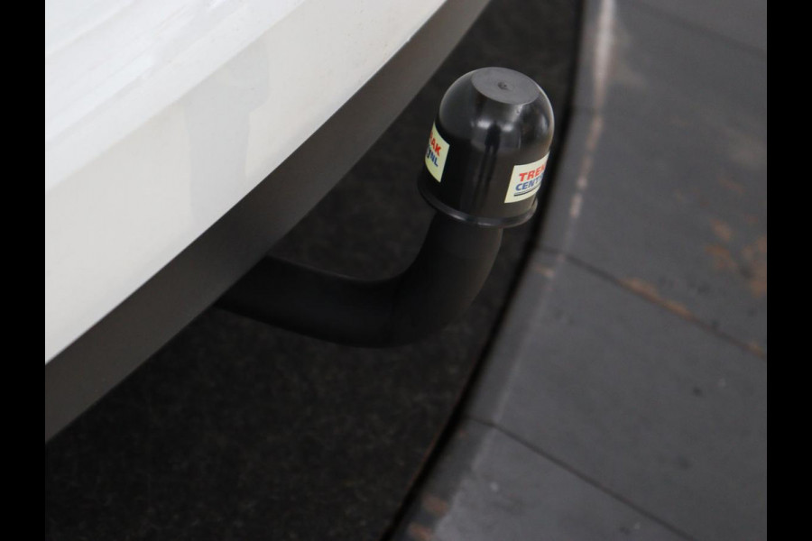 Renault Mégane 1.2 TCe Limited | Trekhaak | Carplay | Navigatie | Keyless | Climate control | DAB | Parkeerhulp | Cruise control | Bluetooth | Getint glas