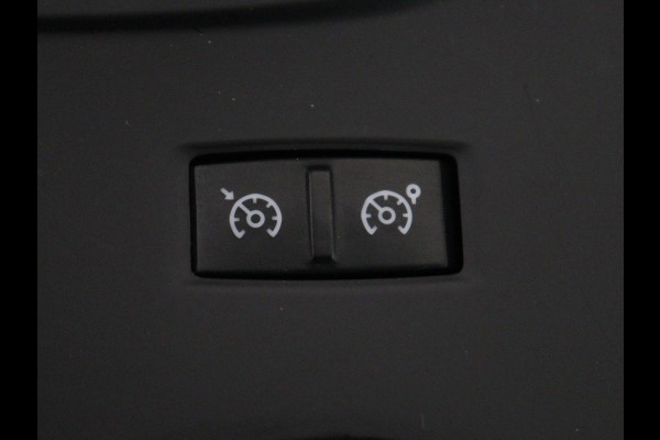 Renault Mégane 1.2 TCe Limited | Trekhaak | Carplay | Navigatie | Keyless | Climate control | DAB | Parkeerhulp | Cruise control | Bluetooth | Getint glas