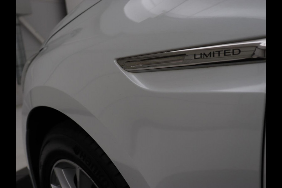 Renault Mégane 1.2 TCe Limited | Trekhaak | Carplay | Navigatie | Keyless | Climate control | DAB | Parkeerhulp | Cruise control | Bluetooth | Getint glas