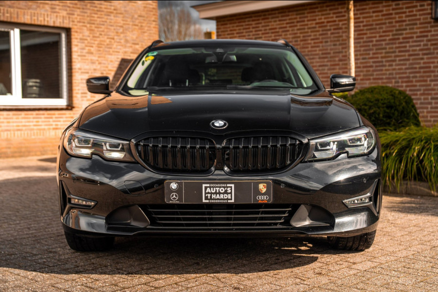 BMW 3 Serie Touring 320d Executive Edition LED Half/Leder Stoelverwarming Trekhaak 19''