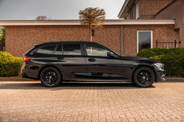 BMW 3 Serie Touring 320d Executive Edition LED Half/Leder Stoelverwarming Trekhaak 19''