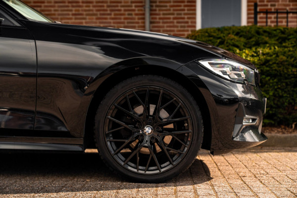 BMW 3 Serie Touring 320d Executive Edition LED Half/Leder Stoelverwarming Trekhaak 19''