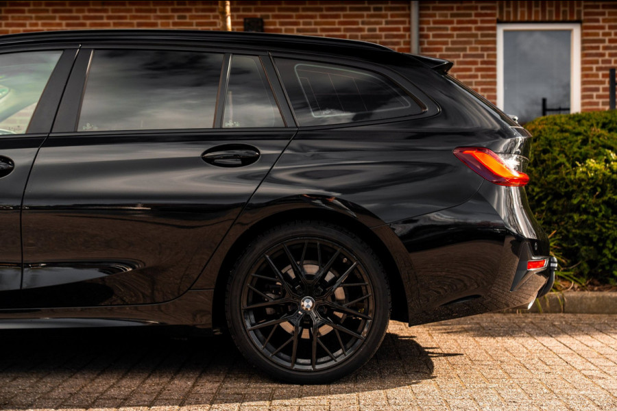 BMW 3 Serie Touring 320d Executive Edition LED Half/Leder Stoelverwarming Trekhaak 19''