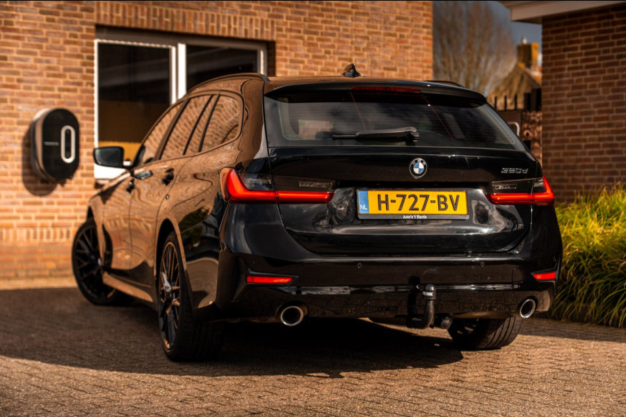 BMW 3 Serie Touring 320d Executive Edition LED Half/Leder Stoelverwarming Trekhaak 19''