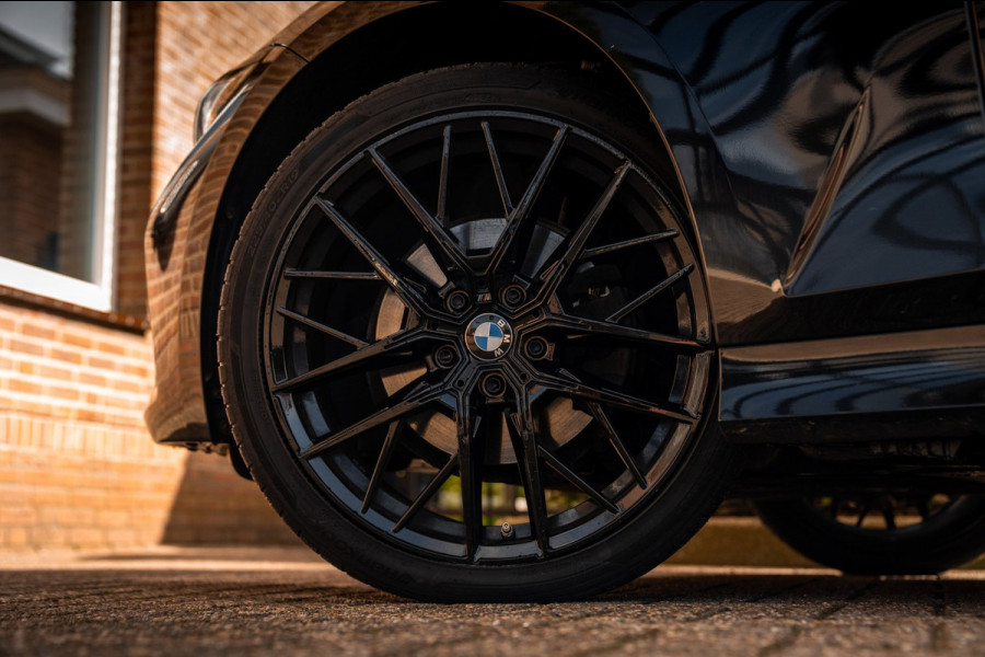 BMW 3 Serie Touring 320d Executive Edition LED Half/Leder Stoelverwarming Trekhaak 19''