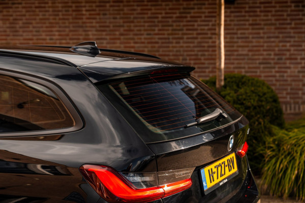 BMW 3 Serie Touring 320d Executive Edition LED Half/Leder Stoelverwarming Trekhaak 19''