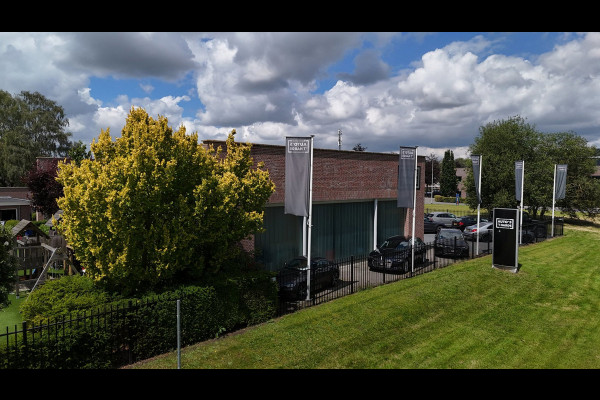 BMW 3 Serie Touring 320d Executive Edition LED Half/Leder Stoelverwarming Trekhaak 19''