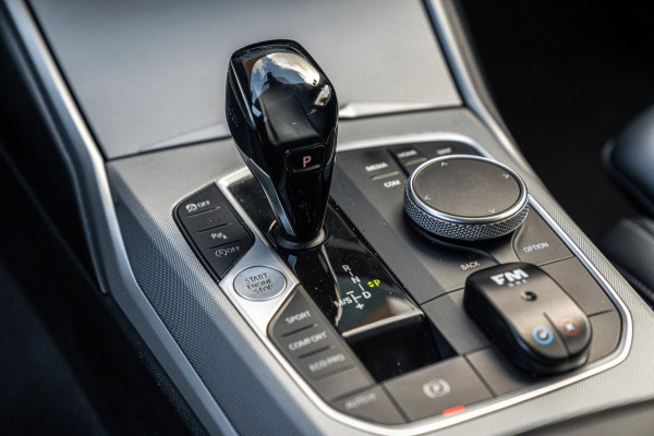 BMW 3 Serie Touring 320d Executive Edition LED Half/Leder Stoelverwarming Trekhaak 19''