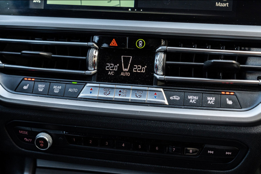 BMW 3 Serie Touring 320d Executive Edition LED Half/Leder Stoelverwarming Trekhaak 19''