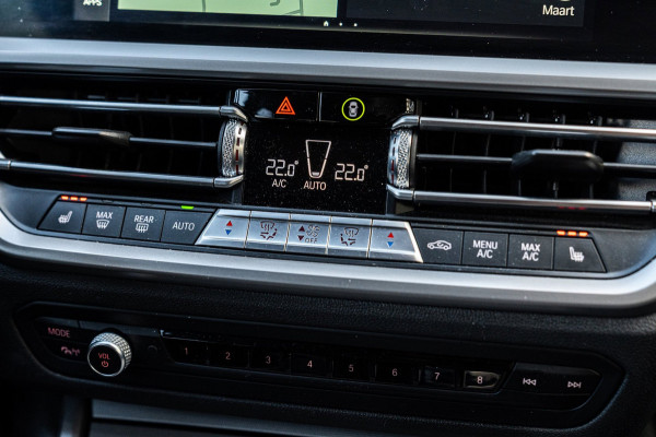 BMW 3 Serie Touring 320d Executive Edition LED Half/Leder Stoelverwarming Trekhaak 19''