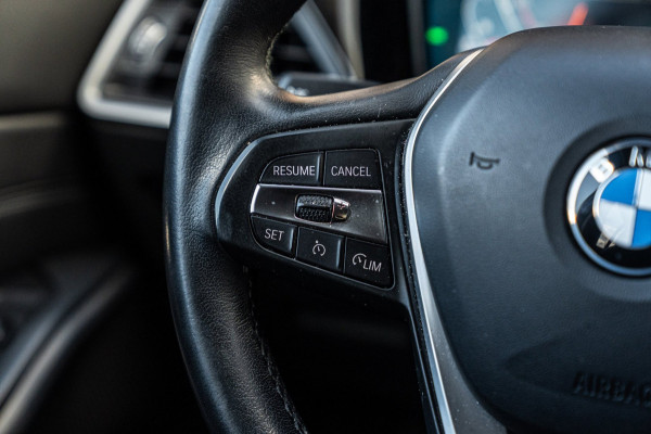 BMW 3 Serie Touring 320d Executive Edition LED Half/Leder Stoelverwarming Trekhaak 19''