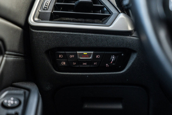 BMW 3 Serie Touring 320d Executive Edition LED Half/Leder Stoelverwarming Trekhaak 19''