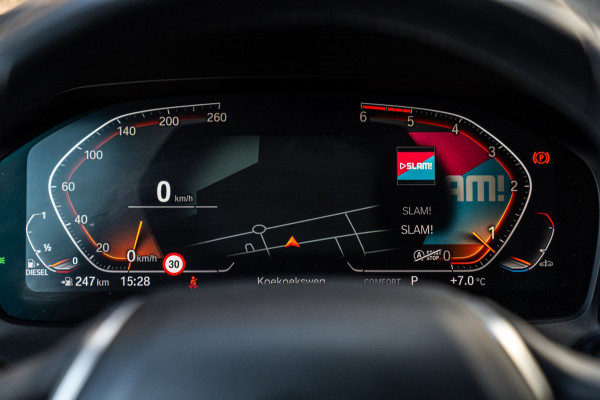 BMW 3 Serie Touring 320d Executive Edition LED Half/Leder Stoelverwarming Trekhaak 19''