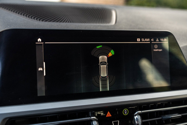 BMW 3 Serie Touring 320d Executive Edition LED Half/Leder Stoelverwarming Trekhaak 19''