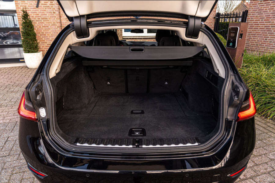 BMW 3 Serie Touring 320d Executive Edition LED Half/Leder Stoelverwarming Trekhaak 19''