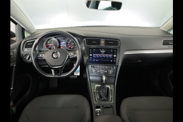 Volkswagen e-Golf E-DITION 136 pk | SOH 94%| Navigatie | Parkeersensoren | Adaptieve cruise control | LED koplampen |Apple Carplay/Android Auto |