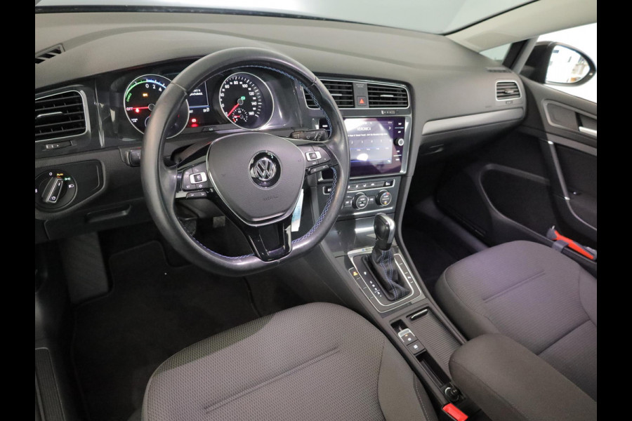 Volkswagen e-Golf E-DITION 136 pk | SOH 94%| Navigatie | Parkeersensoren | Adaptieve cruise control | LED koplampen |Apple Carplay/Android Auto |