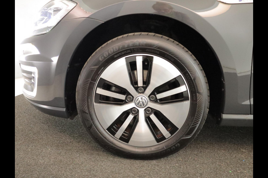 Volkswagen e-Golf E-DITION 136 pk | SOH 94%| Navigatie | Parkeersensoren | Adaptieve cruise control | LED koplampen |Apple Carplay/Android Auto |