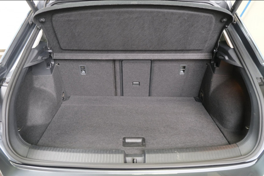 Volkswagen T-Roc 1.5 TSI Style Business Automaat - N.A.P. Airco, Crusie, Navi, PDC, Carplay.