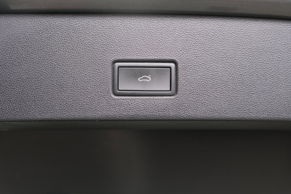 Volkswagen T-Roc 1.5 TSI Style Business Automaat - N.A.P. Airco, Crusie, Navi, PDC, Carplay.