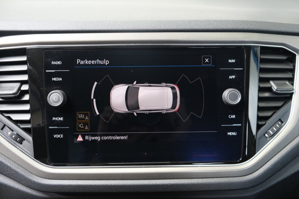Volkswagen T-Roc 1.5 TSI Style Business Automaat - N.A.P. Airco, Crusie, Navi, PDC, Carplay.