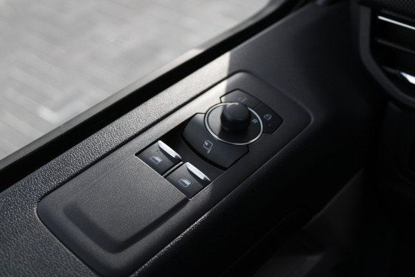 Ford Transit Custom 340 2.5 PHEV L2H1 Limited 232pk 9 Zits - Keyless - ACC - Blindspot - Camera - Carplay - Navi - Prijs excl. BTW - Rijklaar