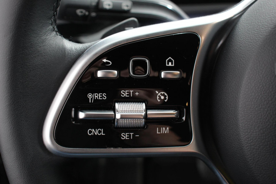 Mercedes-Benz A-Klasse 180 136pk Automaat Progressive Navigatie Parkeersensoren Camera Cruise Control Stoelverwarming Ledverlichting Climate Control
