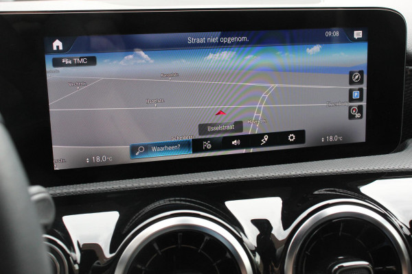 Mercedes-Benz A-Klasse 180 136pk Automaat Progressive Navigatie Parkeersensoren Camera Cruise Control Stoelverwarming Ledverlichting Climate Control