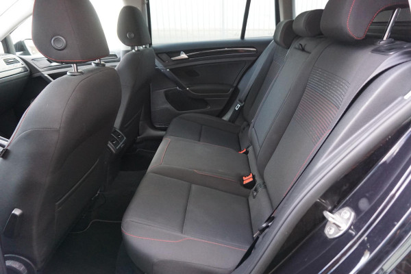 Volkswagen Golf 1.0 TSI 110PK Highline/19 Inch/Liefhebbersauto!!/ Moet gezien worden!!