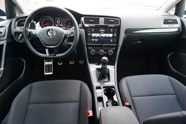 Volkswagen Golf 1.0 TSI 110PK Highline/19 Inch/Liefhebbersauto!!/ Moet gezien worden!!