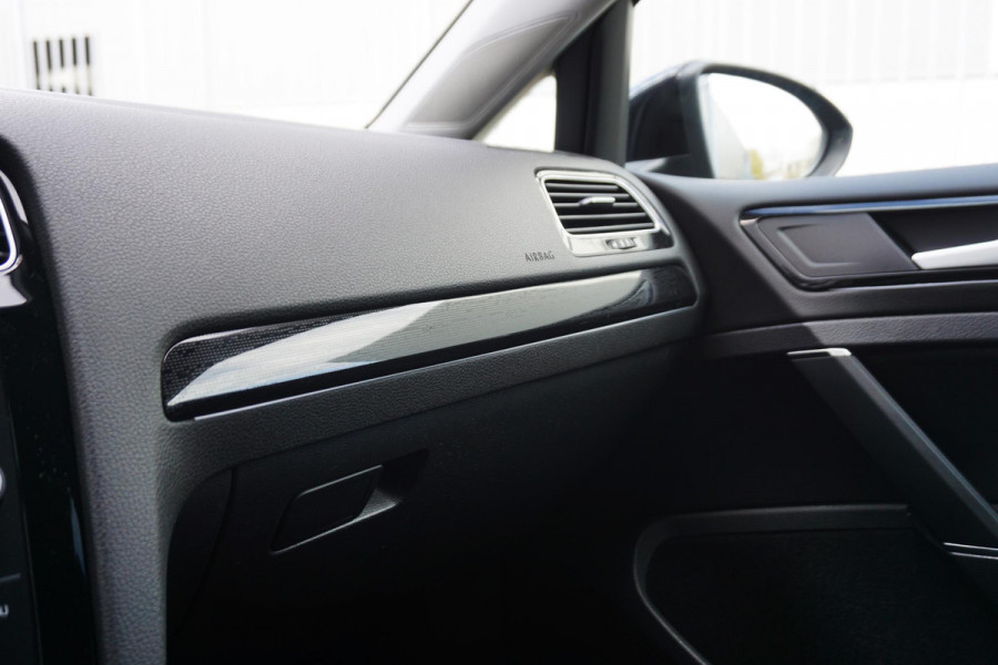 Volkswagen Golf 1.0 TSI 110PK Highline/19 Inch/Liefhebbersauto!!/ Moet gezien worden!!