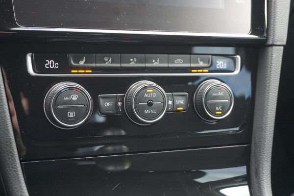 Volkswagen Golf 1.0 TSI 110PK Highline/19 Inch/Liefhebbersauto!!/ Moet gezien worden!!